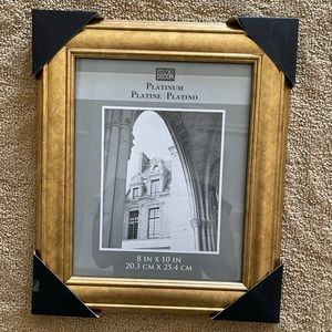 Studio Decor picture frame.